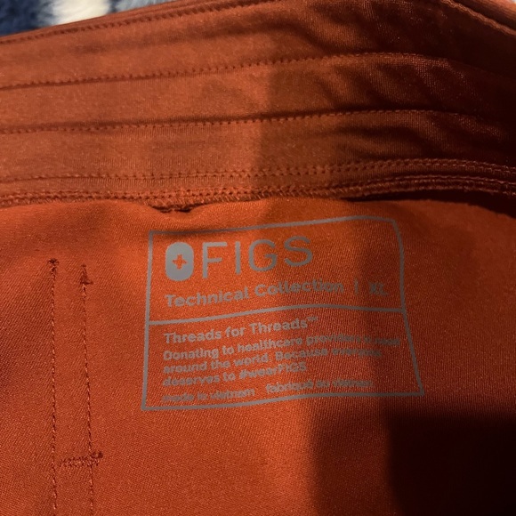 Figs Burnt Orange Scrub Set - Picture 10 of 13